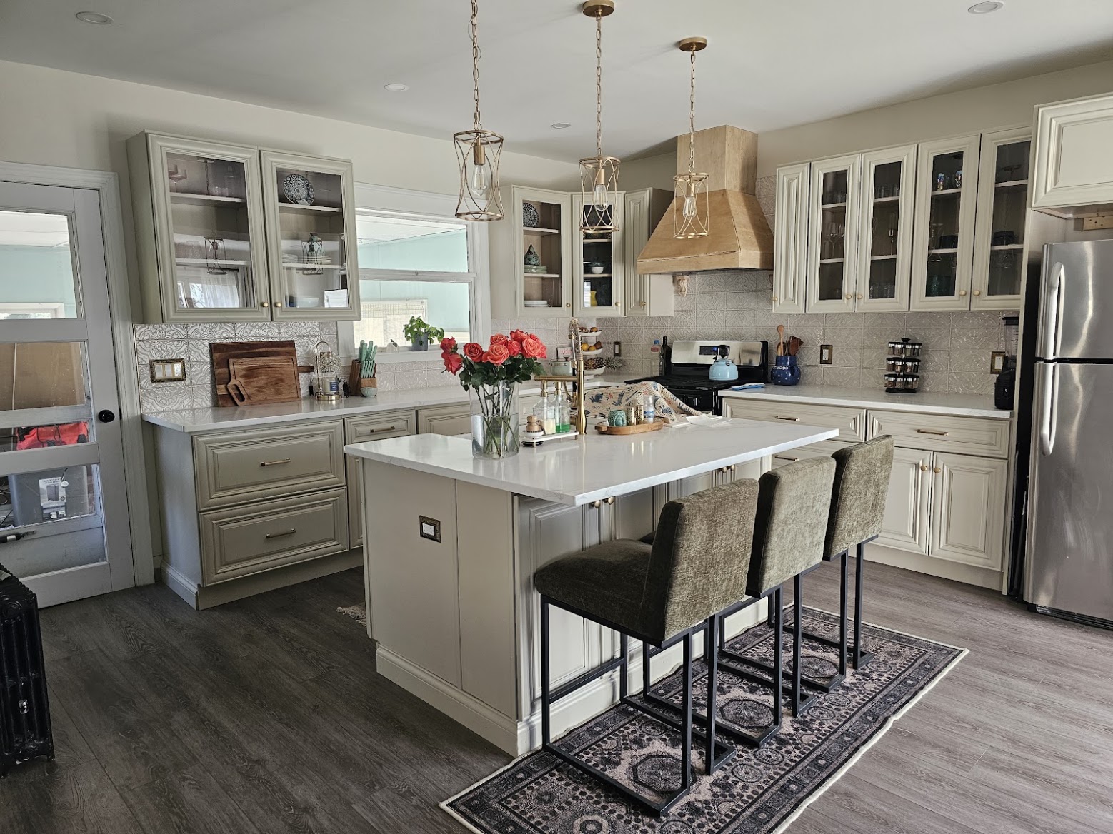Custom kitchen remodel with island and range hood by MeyMax Construction LLC
